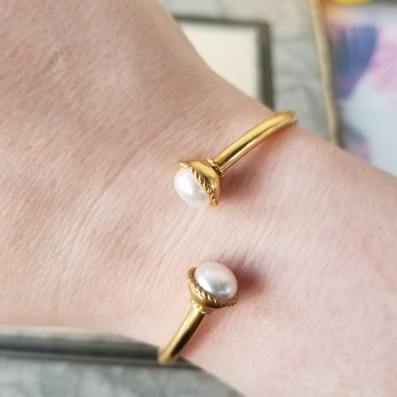 Relisted -Vintage pearl ends bracelet gold tone flexible real - Picture 3 of 8